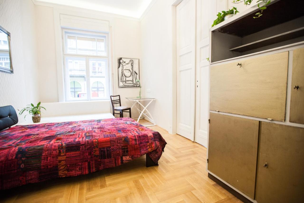 N40 By Small Home Boedapest Buitenkant foto