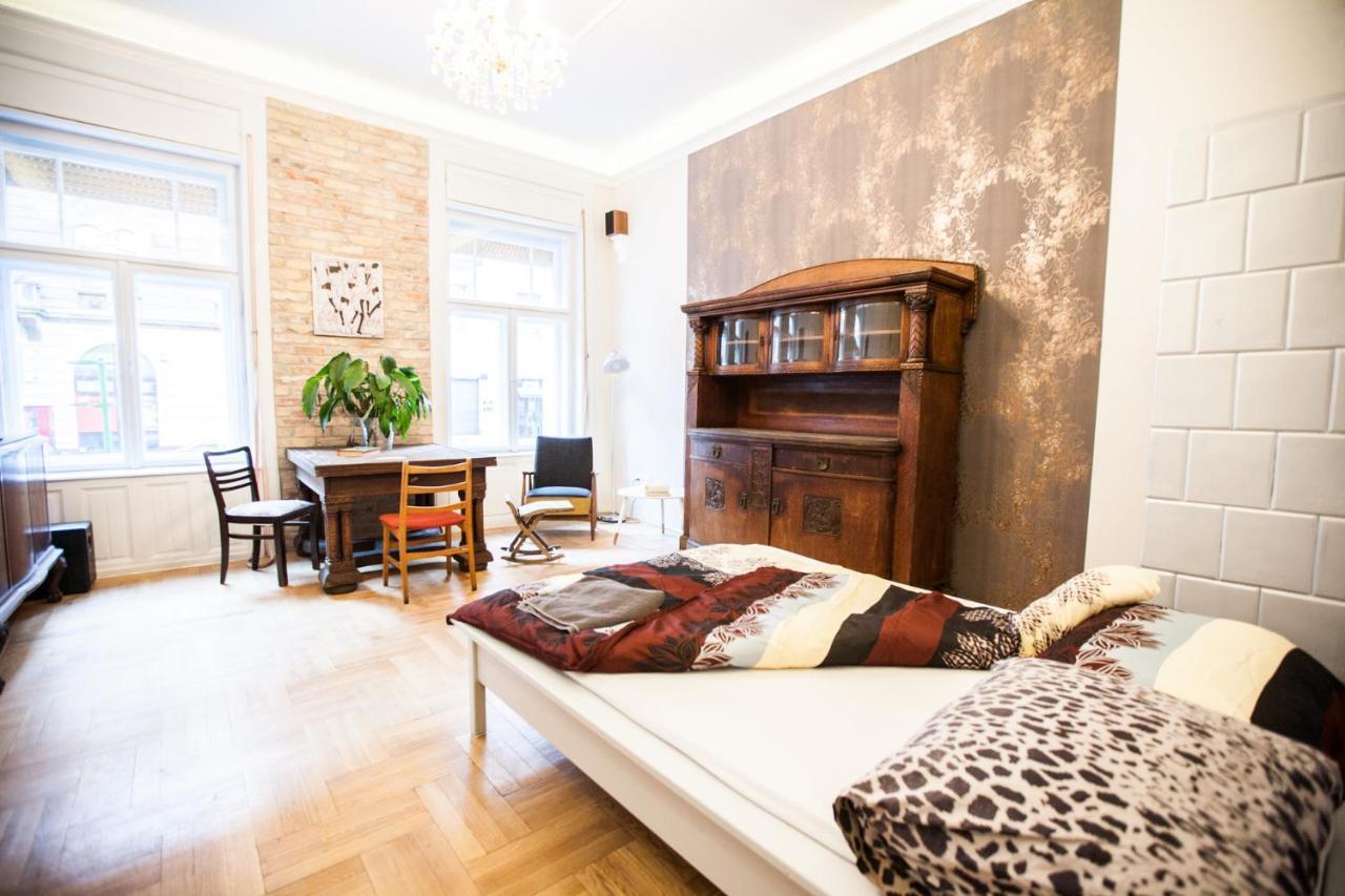 N40 By Small Home Boedapest Buitenkant foto