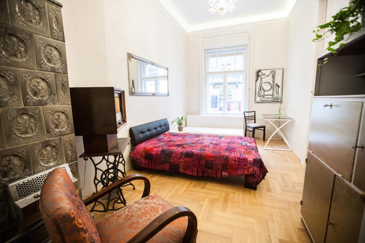 N40 By Small Home Boedapest Buitenkant foto