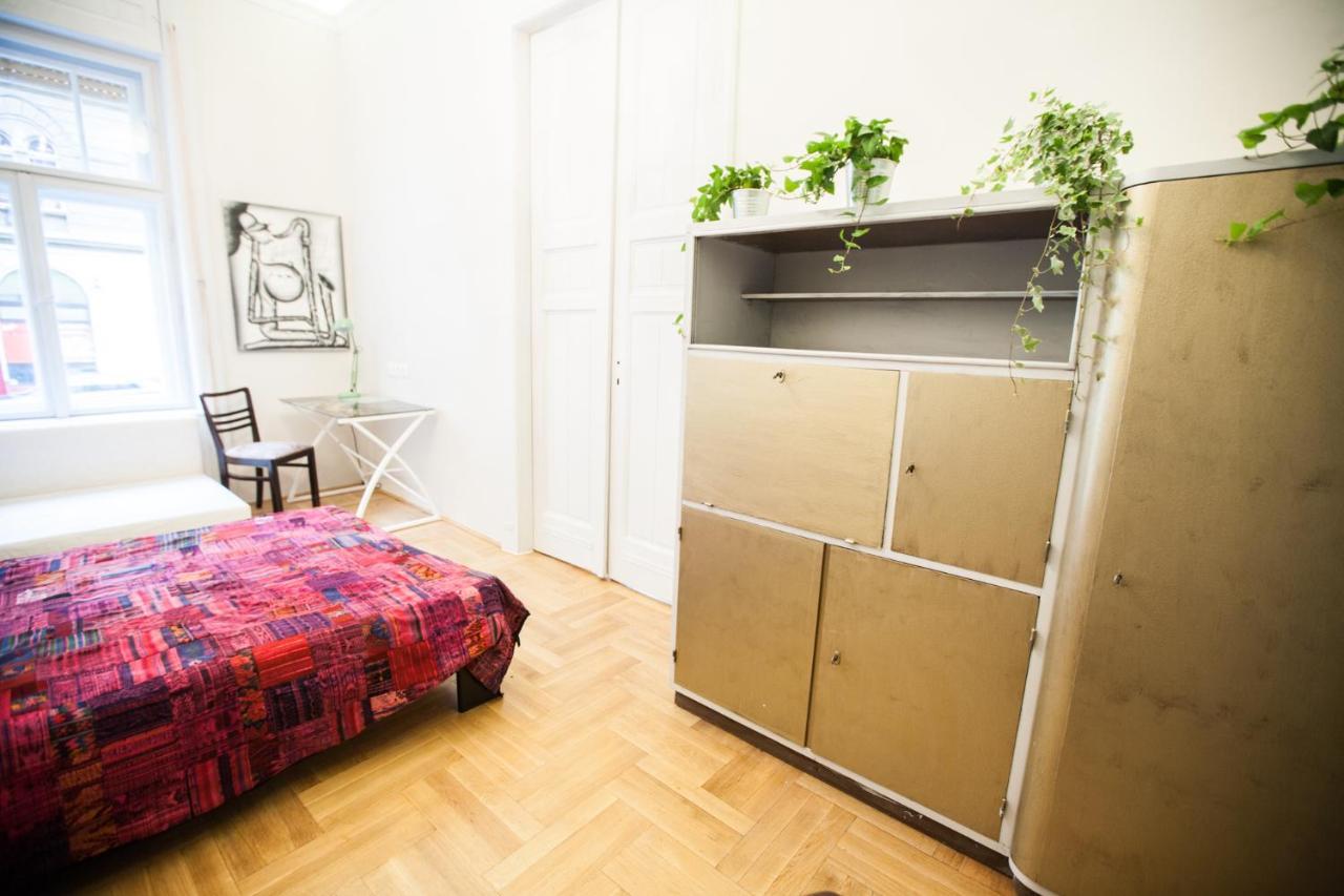 N40 By Small Home Boedapest Buitenkant foto