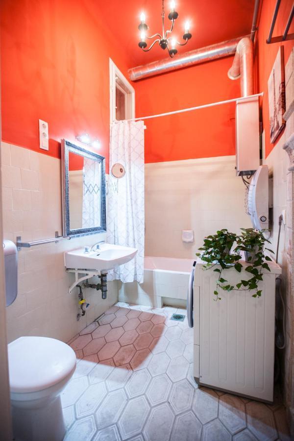 N40 By Small Home Boedapest Buitenkant foto